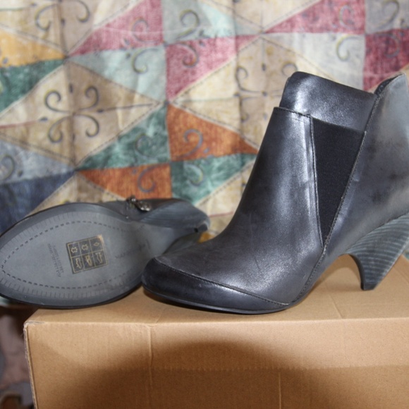 New Max Studio Black Booties - Size 8 1/2 - Picture 9 of 9